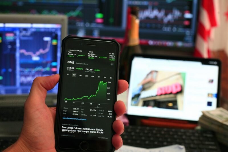 How to Analyze Stocks Before Investing